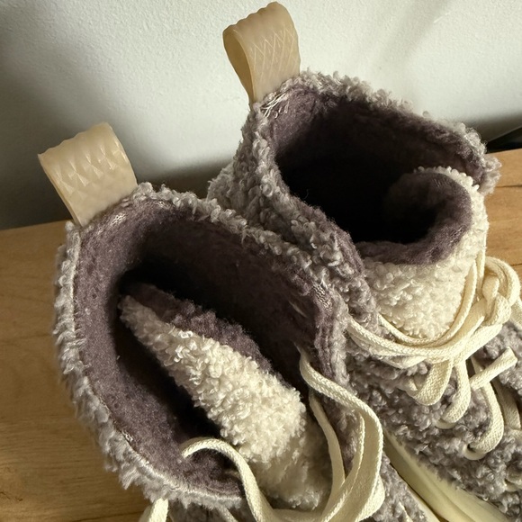 Converse Womens Lace Up Cap Toe Platform Faux‎ Fur Sneakers Gray White Size 7 C - Picture 12 of 13